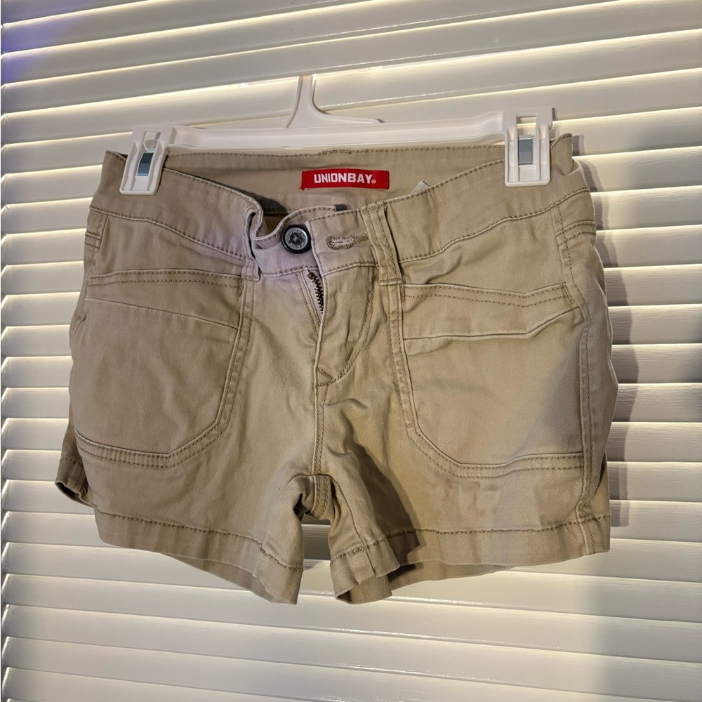 UNIONBAY Women's Cargo Shorts in Tan